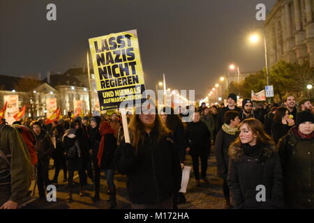 Vienna, Austria. 26 gen, 2018. La protesta contro la sfera Akademiker, ospitato da destra Freedom party (FPÖ) Foto Stock