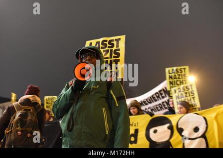 Vienna, Austria. 26 gen, 2018. La protesta contro la sfera Akademiker, ospitato da destra Freedom party (FPÖ) Foto Stock