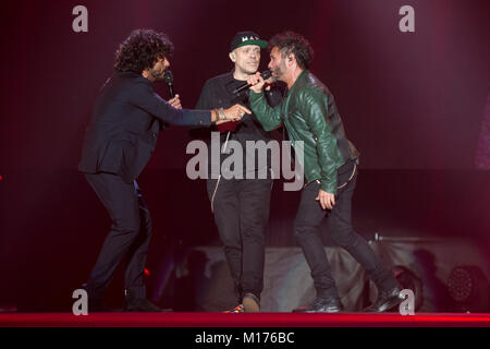 Torino, Italia. 2018. Max Pezzali, Nuovo, Renga con la loro 'Il Tour' al Pala Alpitour a Torino il 26 gennaio 2018 Credit: Antonio Polia/Alamy Live News Foto Stock