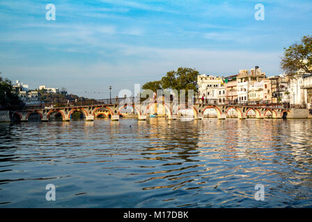 Waterfront udaipur India Foto Stock