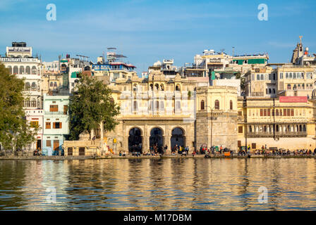 Waterfront udaipur India Foto Stock