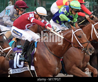 Hallandale, FL, Stati Uniti d'America. 27 gennaio, 2018. Le scommesse fucile preferito Runner #10, cavalcato da Florent Geroux, vince il $16 milioni di Pegasus World Cup Invitational, più ricche del mondo purosangue corsa di cavalli al Gulfstream Park il 27 gennaio 2018 in Hallandale, Florida trasmissione Ref: FLXX Credito: Hoo Me.Com/Media punzone/Alamy Live News Foto Stock