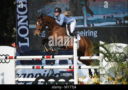 Guadalajara, Jalisco, Messico. Il 27 gennaio, 2018. CSI 4*, Longines World Cup, Sarah Scheiring (USA) Dontez equitazione. Credito: Pietro Lewellyn/Alamy News Foto Stock