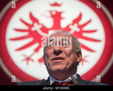 Frankfurt am Main, Germania. 28 gen, 2018. Peter Fischer, presidente di Eintracht Frankfurt e.V. tiene un discorso durante l'Assemblea Generale di Frankfurt am Main, Germania, 28 gennaio 2018. Credito: Frank Rumpenhorst/dpa/Alamy Live News Foto Stock