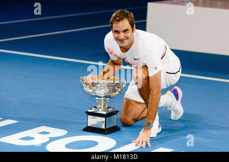 Melbourne, Australia, 28 Gennaio 2018: Swiss giocatore di tennis Roger Federer vince il suo ventesimo titolo nel Grande Slam al 2018 Open di Australia a Melbourne Park. Credito: Frank Molter/Alamy Live News Foto Stock