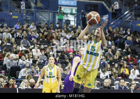 Birmingham, Regno Unito, 28 gennaio, 2018. British Basketball, WBBL cup finale tra Nottingham Wildcats e Caledonia orgoglio. Wildcats' n. 15, Alyesha Lovett con la palla. Arena di Birmingham. Credito: Carol moiré / Alamy Live News. Foto Stock