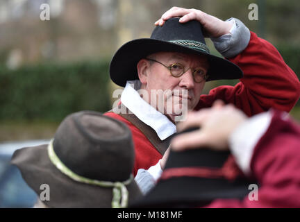 Londra, Regno Unito. Il 28 gennaio 2018. Il re dell'esercito di marcia annuale e corteo per commemorare l'esecuzione del Re Carlo Ist. Credito: Matteo Chattle/Alamy Live News Foto Stock