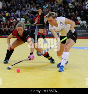 Jaffa Super 6s - Bowdon Hightown v Leicester nella finale delle donne, casella di rame Arena, Olympic Park, London, Regno Unito. 28 Gen 2018 Foto Stock