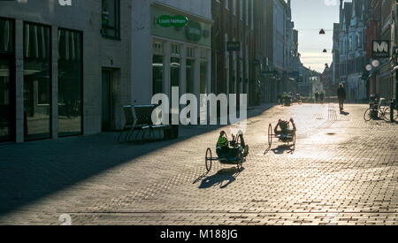 VIBORG, Danimarca - 18 settembre 2016: Uomini su biciclette recumbent a Viborg, capitale di entrambe Viborg Comune e Regione Midtjylland. Foto Stock