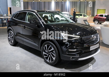 Bruxelles - Jan 10, 2018: Opel Grandland X nuova vettura SUV illustrato a Bruxelles Motor Show. Foto Stock