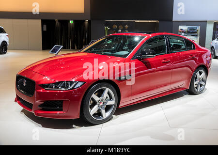 Bruxelles - Jan 10, 2018: Jaguar XE compatte auto esecutivo illustrato a Bruxelles Motor Show. Foto Stock