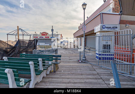 Il punto piacevole spiaggia, New Jersey danneggiato boardwalk dopo l uragano Sandy Foto Stock