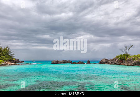 Nuvole temporalesche su tabacco spiaggia della baia di St George Bermuda Foto Stock