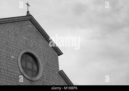 Roccaraso, Abruzzo, Italia. Ottobre 13, 2017. Chiesa di Santa Maria Assunta, terremoti del 1703 (TERREMOTO DI L'Aquila) 1706 e distrutta severa Foto Stock