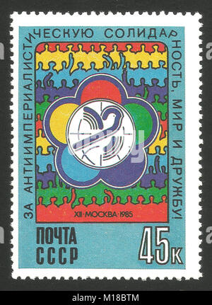 Unione Sovietica - timbro 1985: Edizione di colore sul tema della XII Giornata Mondiale della Gioventù e gli studenti Festival, mostra emblema del Festival Foto Stock