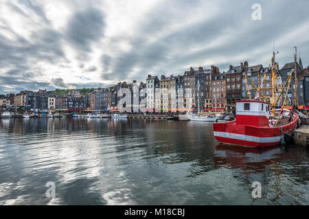 Il vecchio porto di Honfleur, Normandia, Francia Foto Stock