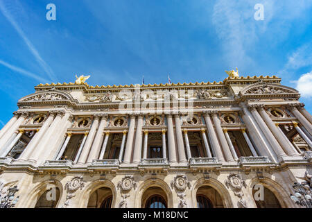 Palais o Opera Garnier ampio angolo di vista dal basso Foto Stock