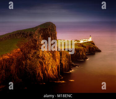 GB - Scozia: Neist Point Lighthouse sull'Isola di Skye Foto Stock