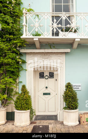 DARTMOUTH, DEVON - 06 GIUGNO 2009: Casa del Marocco con la sua porta d'ingresso ornata. Foto Stock