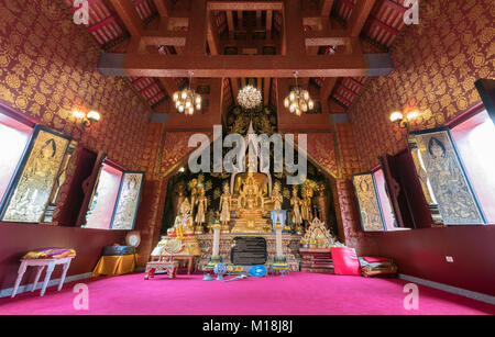 CHIANG RAI, Tailandia - 11 Gennaio 2018: bella statua di Buddha nel tempio sangkaewphothiyan, questo posto è il popolare attrazione per Chiang Rai viaggio Foto Stock