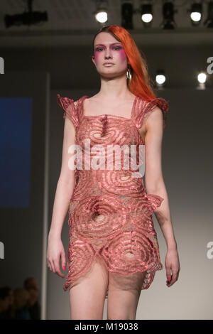 Il 24 febbraio 2009. La London Fashion Week. Vauxhall Fashion Scout. Pop mostra raccolta da Craig Lawrence Foto Stock