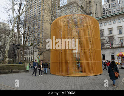 Ai Weiwei Installazione di sculture nel parco centrale, Freedman Plaza, NYC, "gabbia dorata' Foto Stock