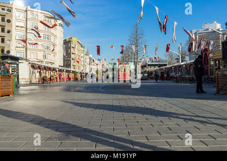 ISTANBUL, Turchia - 13 dicembre 2017: Piazza Taksim di Istanbul Foto Stock