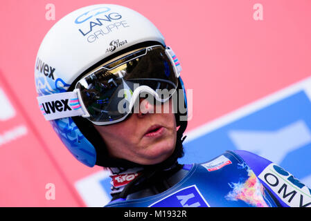 Ljubno, Slovenia. 28 gen, 2018. Jacqueline Seifriedsberger dell'Austria compete durante il Ljubno FIS Ski Jumping World Cup concorrenza a Ljubno, Slovenia il 28 gennaio 2018 Credit: Rok Rakun/Pacific Press/Alamy Live News Foto Stock