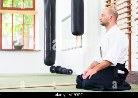 Spada Di Legno Giapponese Di Bokken Isolata Fotografia Stock - Immagine di  marziale, giappone: 77604068