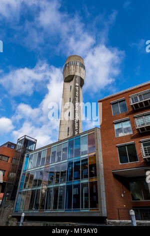 Vertigo Shot Tower, Temple Meads, Bristol, Regno Unito. Foto Stock