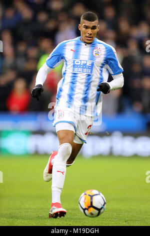 Huddersfield Town Collin Quaner durante la Emirates FA Cup, quarto round corrispondono a John Smith's Stadium, Huddersfield. Stampa foto di associazione. Picture Data: sabato 27 gennaio 2018. Vedere PA storia SOCCER Huddersfield. Foto di credito dovrebbe leggere: Richard Venditori/filo PA. Restrizioni: solo uso editoriale nessun uso non autorizzato di audio, video, dati, calendari, club/campionato loghi o 'live' servizi. Online in corrispondenza uso limitato a 75 immagini, nessun video emulazione. Nessun uso in scommesse, giochi o un singolo giocatore/club/league pubblicazioni. Foto Stock