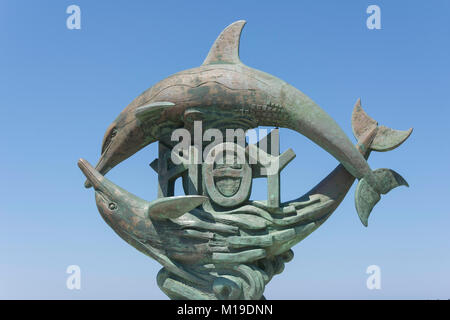 Due delfini storica statua, Rethimno Marina, Rethymnon (Rethimno), Regione di Rethimno, Creta (Kriti), Grecia Foto Stock