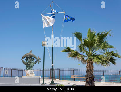 Due delfini storica statua, Rethimno Marina, Rethymnon (Rethimno), Regione di Rethimno, Creta (Kriti), Grecia Foto Stock