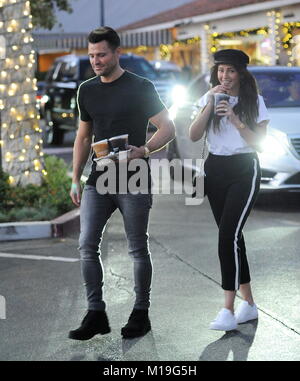 Mark Wright e moglie Michelle Keegan ottiene una correzione rapida di Starbucks in Bel Air ca. Dotato di: Mark Wright, Michelle Keegan dove: Bel Air, California, Stati Uniti quando: 29 Dic 2017 Credit: WENN Foto Stock