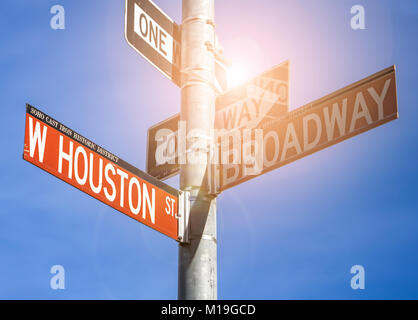 Houston e Broadway Street segni di SoHo di New York City Foto Stock