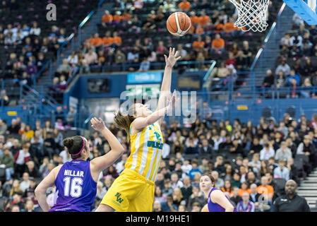 Birmingham, Regno Unito. 28 gen, 2018. WBBL: finali di Coppa Wildcasts vs orgoglio al Birmingham Arena Nottingham Wildcats vs Caledonia orgoglio. Nottingham Wildcats Elvisi Dusha (12) di ripresa. (C) il credito: pmgimaging/Alamy Live News Foto Stock