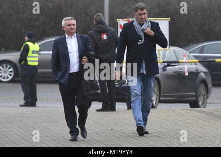 Vratislav Mynar (sinistra) della CECA ufficio presidenziale e il consigliere presidenziale Martin Nejedly (destra) Venite al TOP Hotel Praha a Praga, nella Repubblica ceca il 27 gennaio 2018, per la visione di del risultato delle elezioni presidenziali. (CTK foto/Michal Kamaryt) Foto Stock