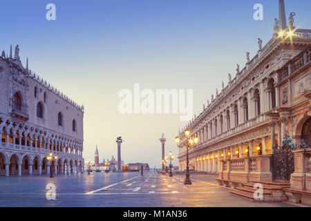 Duks palace su st. Marco, Venezia Italia all'alba. Questa immagine è tonica. Foto Stock