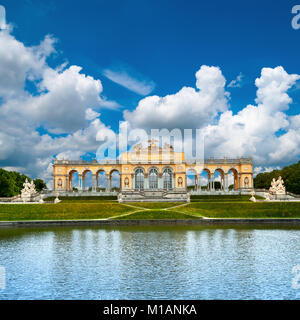 La Gloriette in Palazzo Schoenbrunn giardino, Vienna Foto Stock