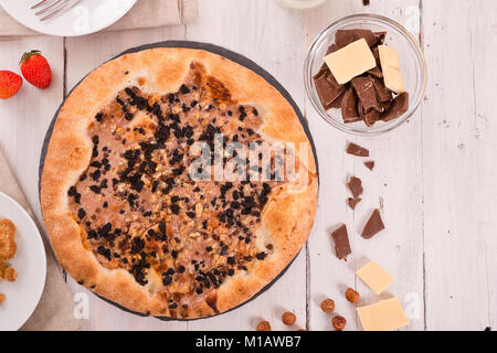 Il cioccolato dolce pizza con i cookie. Foto Stock