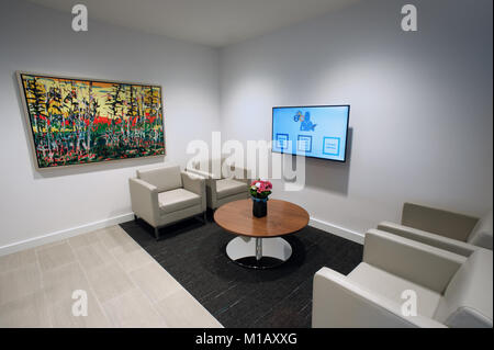 Sala di attesa in un ufficio moderno. Foto Stock