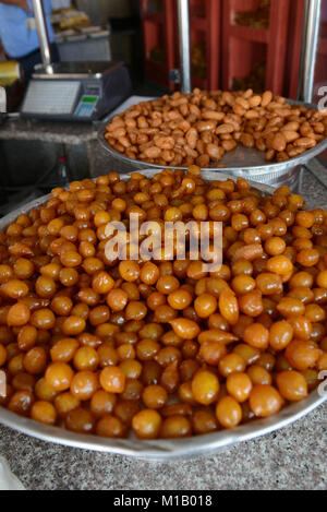 Awwami è un tradizionale dolce araba. Foto Stock