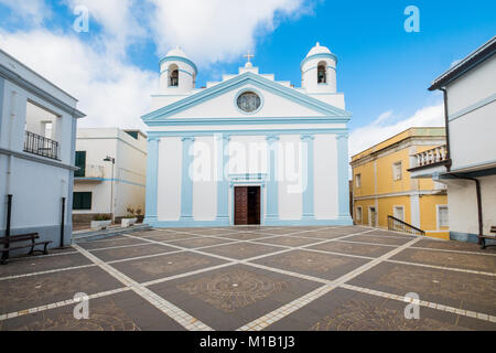 Chiesa nel centro di Calasetta sull'isola di Sant Antioco, Sardegna Foto Stock