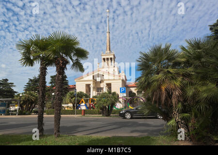 Sochi, Regione Krasnodar, Russia - Luglio 10, 2016: Vista della Stazione Marittima di Sochi Foto Stock