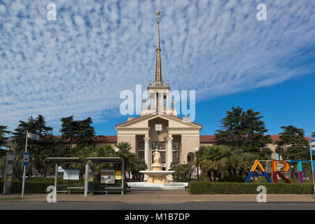 Sochi, Regione Krasnodar, Russia - Luglio 10, 2016: Stazione Marina di Sochi resort Foto Stock