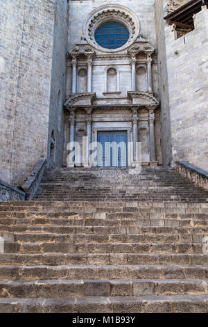 La facciata barocca di San Felix Basilica in Girona, in Catalogna. Foto Stock