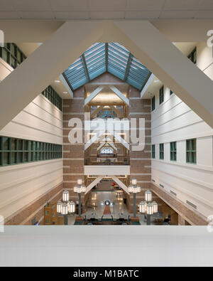 La lobby della Beckman Institute for Advanced la scienza e la tecnologia del campus dell'Università dell'Illinois a Urbana-Champaign in Urbana, Illinois Foto Stock