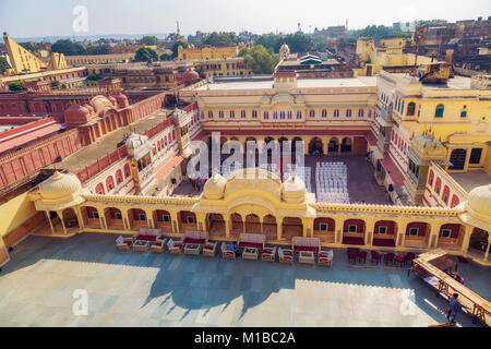 City Palace Jaipur Rajasthan - vista aerea del palazzo reale composto con vista del paesaggio urbano di Jaipur. Foto Stock