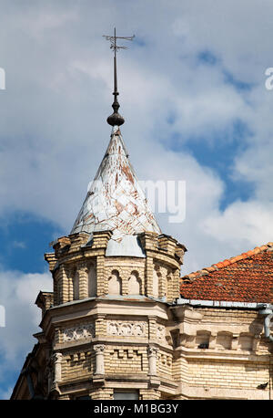 In alto di una vecchia casa di Vilnius, Lituania Foto Stock