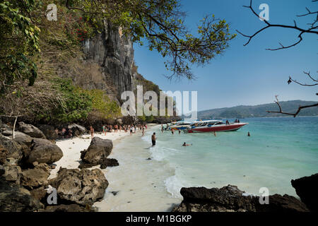 La Spiaggia delle Scimmie le Isole Phi Phi Thailandia Foto Stock